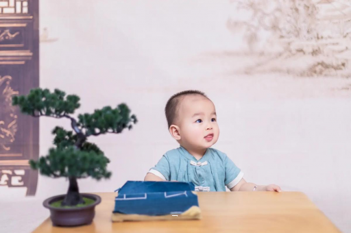 章丘几个月宝宝不吐奶